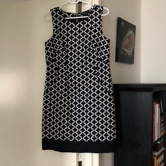 EUC White House Black Market Shift Dress - Picture 1 of 3